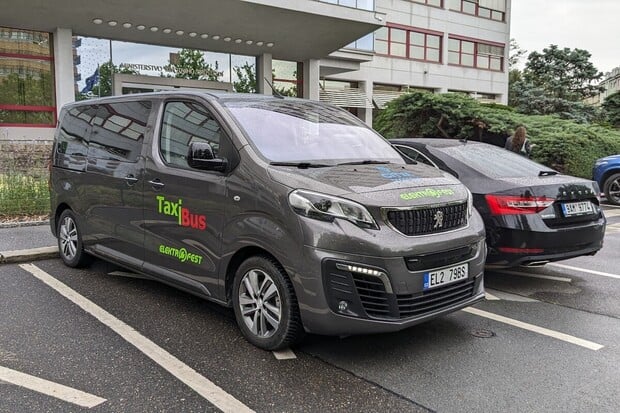 Nová aplikace TaxiBus, spojení MHD a taxi za použití elektromobilů
