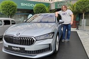 Škoda Superb mezi kolonádami