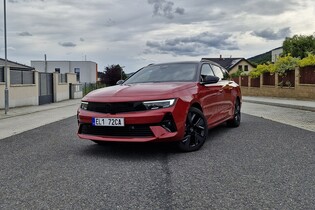 Právě testujeme Opel Astra Sports Tourer Electric. Jak si poradí se zátěží?
