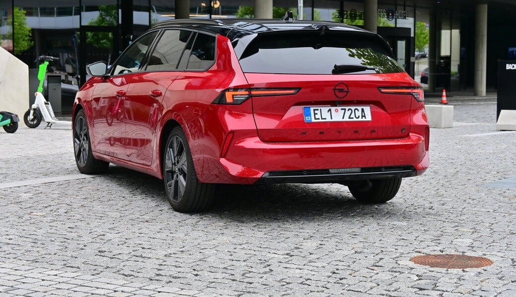 Opel Astra Sports Tourer Electric (2024)
