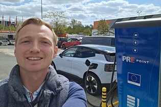 Malé Volvo na velké nabíječce. Jak rychle se vlastně EX30 nabije?