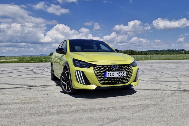 Peugeot hlásí letní akci na tři vozy, ušetřit lze až 30 tisíc korun