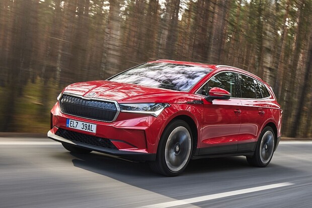 Enyaq dramaticky zlevnil. Nyní i velké baterie a Coupé