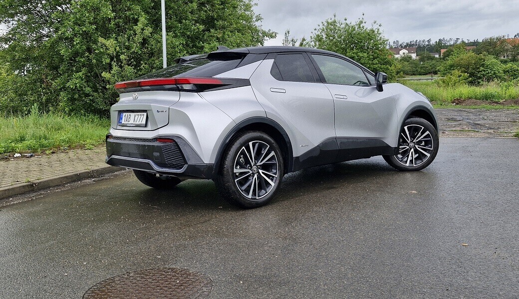 Toyota C-HR Hybrid 2.0 AWD-i (2024)