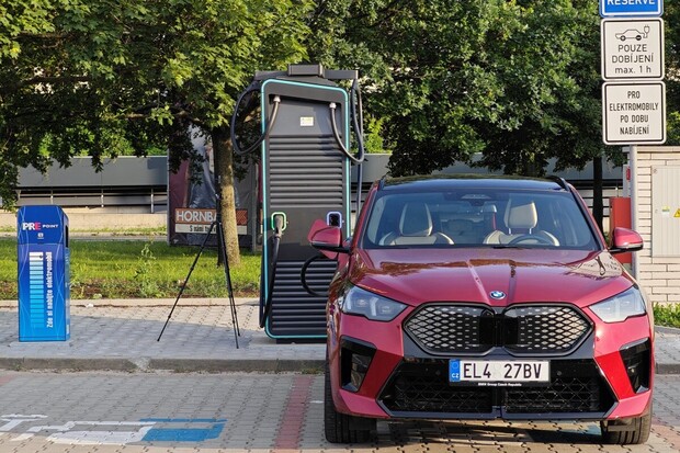 Jak rychle se nabije nové BMW iX2?
