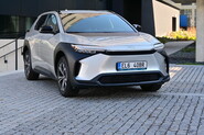 Test Toyota bZ4X 2WD – Oslní jen zárukou na baterii