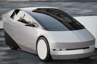 Je tohle Tesla Robotaxi? Žlutý exemplář se proháněl v ulicích studia Warner Bros