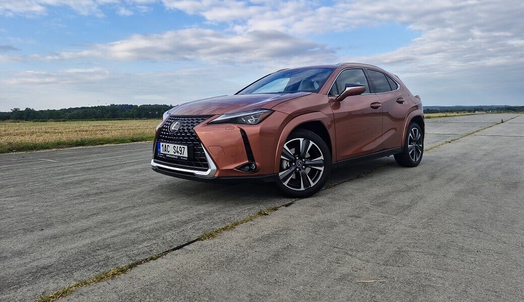 Lexus UX 300h AWD Luxury (2024)