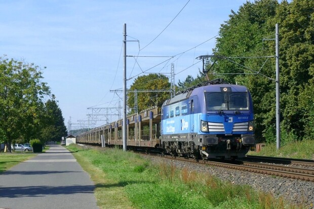 Česku se nedaří přesouvat nákladní dopravu na koleje. Děje se přesný opak