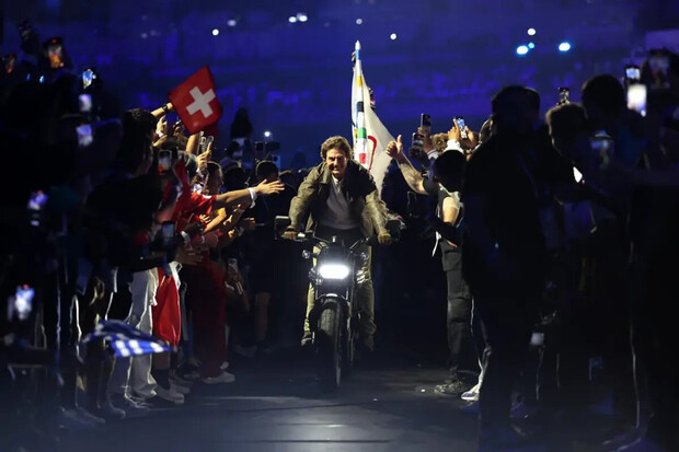 S2 Del Mar jako hvězda závěrečného ceremoniálu nejzelenějších Olympijských her