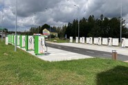 ČEZ spustil u dálnice D1 největší ultrarychlý dobíjecí hub v Česku