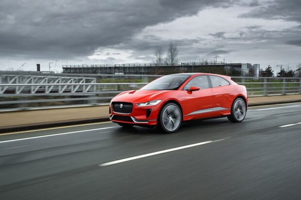 Jaguar I-PACE zná své ceny. Bude ještě někdo kupovat dieselový F-PACE?