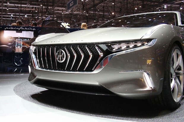 Pininfarina Hybrid Kinetic H600 se v Ženevě vyhříval na výsluní