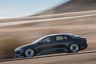 Lucid boří mýty o dojezdu. Model Air na 19" discích ujede na nabití skoro 1 000 km