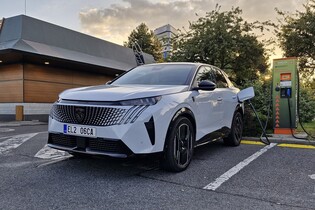 Kolik kilometrů ujede reálně Peugeot e-3008 GT na dálnici? 