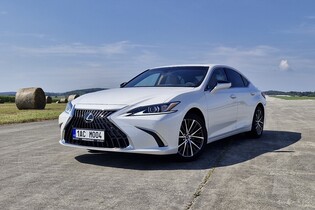 Lexus ES 300h Business Edition (2024)