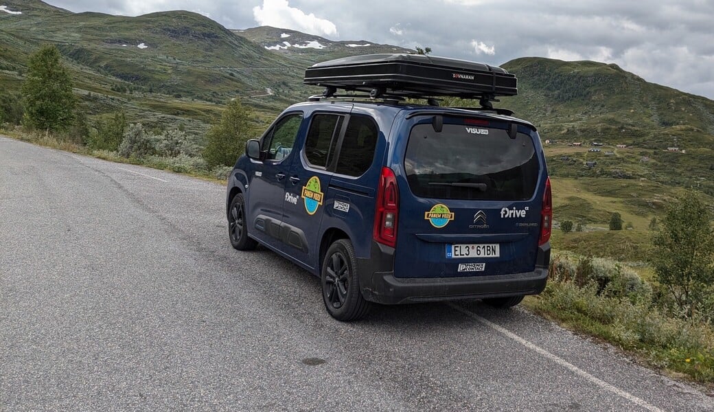 Citroënem ë-Berlingo z hor ke fjordu