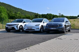 Enyaq, Teslu nebo Scenic? Který elektromobil pro rodinu je nejlepší