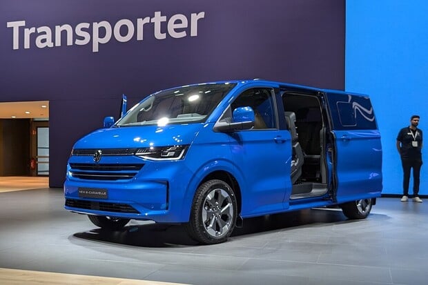 Der Übertransporter. Představil se Volkswagen T7 v užitkové verzi