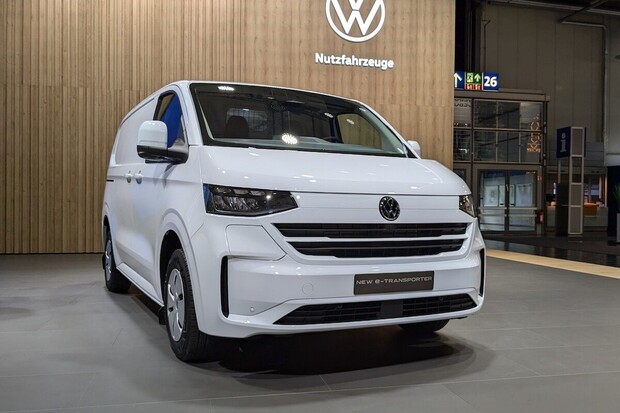 První pohled na Volkswagen e-Transporter a e-Caravelle včetně videa