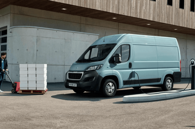 Peugeot láká na akční nabídku a pochvaluje si poptávku po elektrických LCV