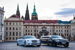 Svezli jsme se limuzínou, vy můžete také a zdarma. Uber slaví 10 let v Česku