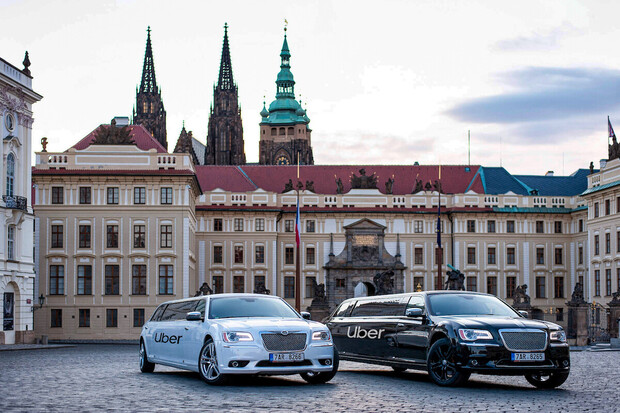 Svezli jsme se limuzínou, vy můžete také a zdarma. Uber slaví 10 let v Česku