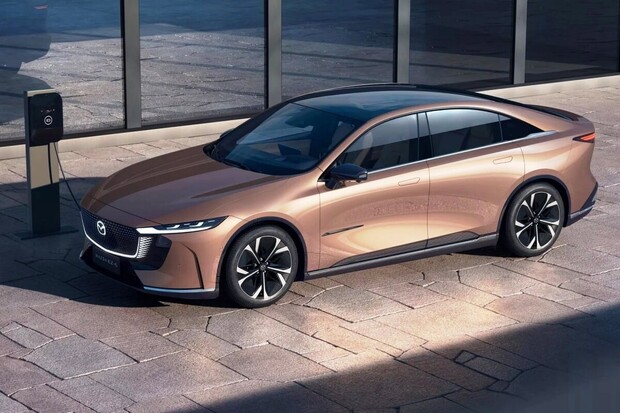 Mazda EZ-6 dostala líbivou sportovní edici. Prý je zaměřena na mladší řidiče