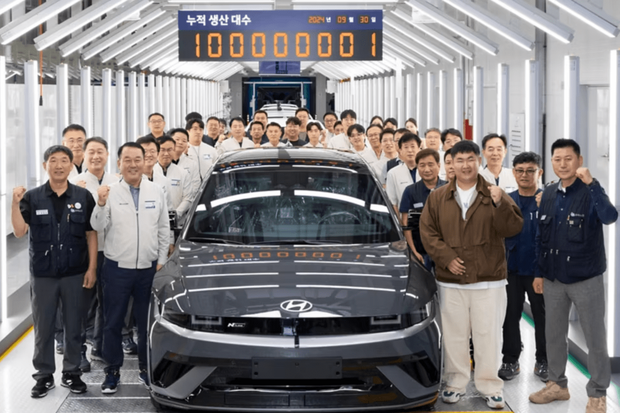 2 roky a 182 miliard Kč. Video z vesmíru mapuje stavbu obří továrny na elektromobily