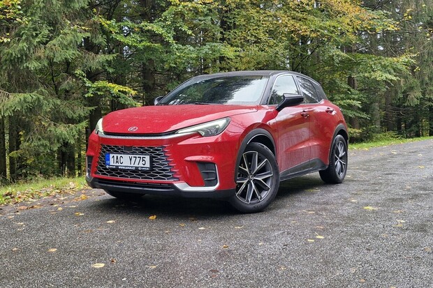 Lexus LBX 2WD Emotion Tech (2024)