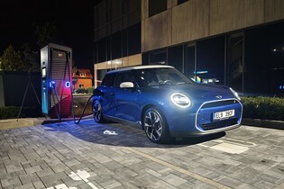 Malé Mini na maxi nabíječce. Jak rychle se dobije Mini Cooper SE?