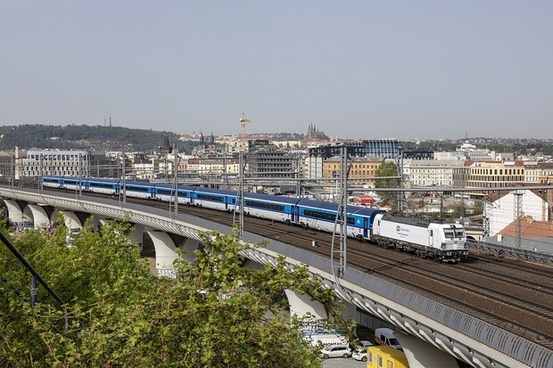 První železniční Vánoce. Mezi Prahou a Berlínem začala jezdit budoucnost