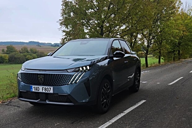 Právě testujeme Peugeot 3008 Hybrid 136 e-DCS6 ve výbavě GT