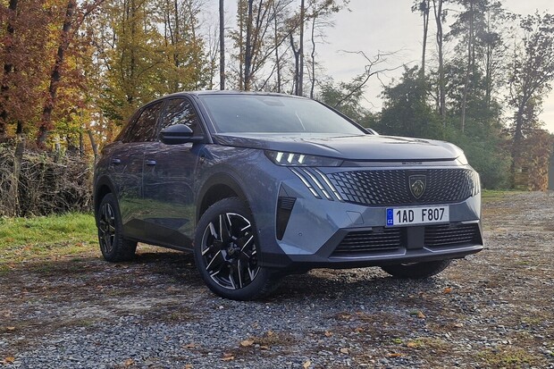 Peugeot 3008 Hybrid 136 GT (2024)