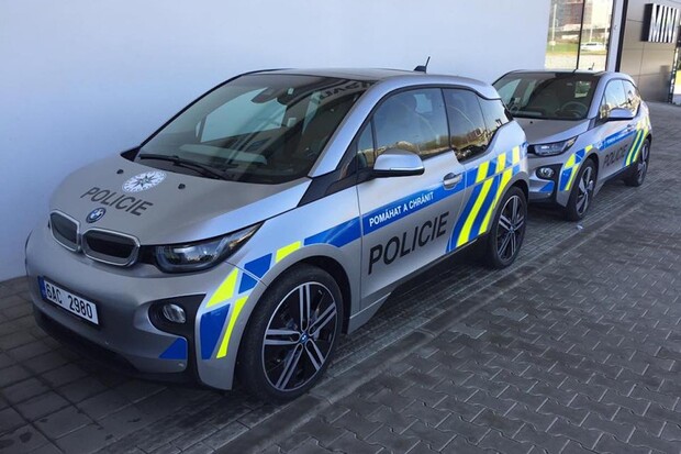 Policie ČR rozšiřuje flotilu o BMW i3, elektrické policejní honičky ale nečekejte