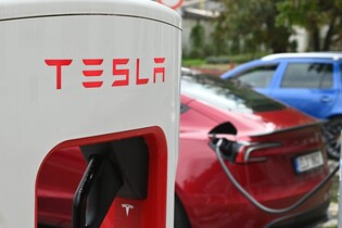 Výkonu má na rozdávání. Jak se ale Tesla Model 3 Performance nabíjí?