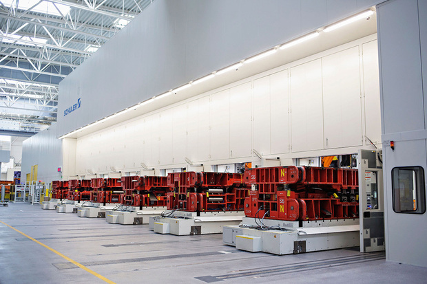 Navštívili jsme nejmodernější lis v Evropě. V mladoboleslavské Škodě Auto