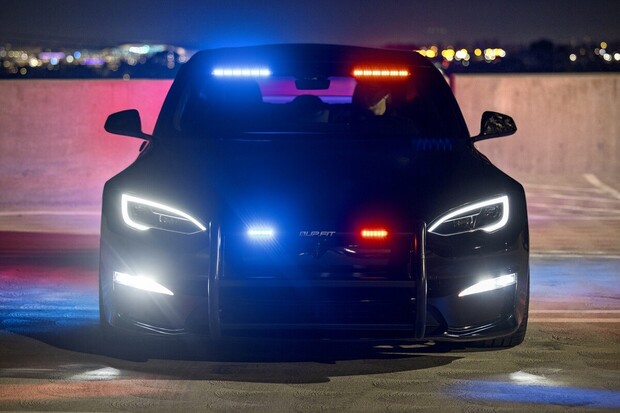 Policejní Tesla Model S Plaid je skutečností. Může hned teď do služby