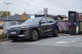 Blesk z Ingolstadtu. Změřili jsme ultrarychlé nabíjení Audi Q6 e-tron