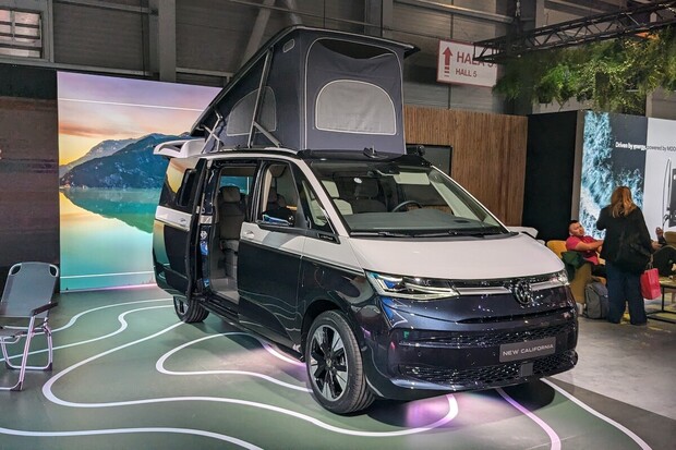 Volkswagen California eHybrid už má cenovku v eurech, českou bude mít do konce roku