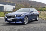 Test BMW i5 Touring eDrive40 (2024) – Stěhovák, co vás zahrne luxusem