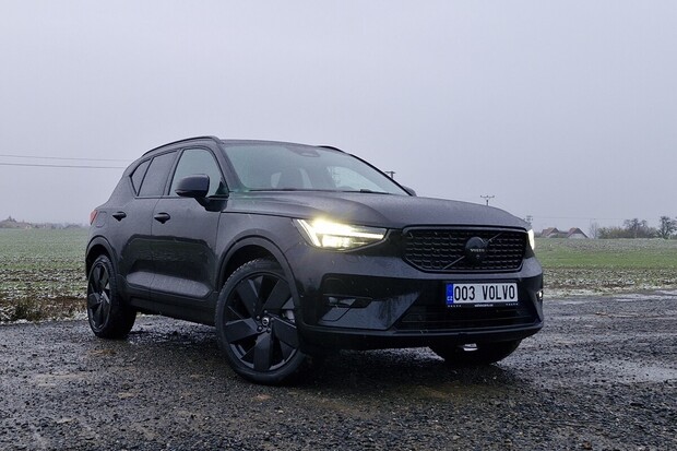 Volvo XC40 B4 Black Edition (2024)