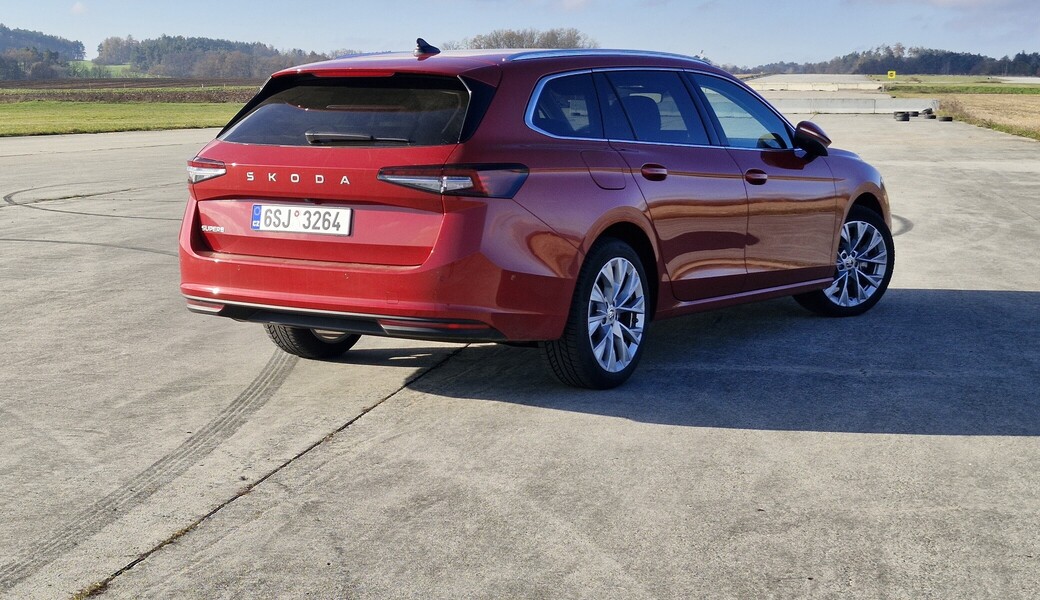 Škoda Superb Combi 1.5 TSI Selection (2024)