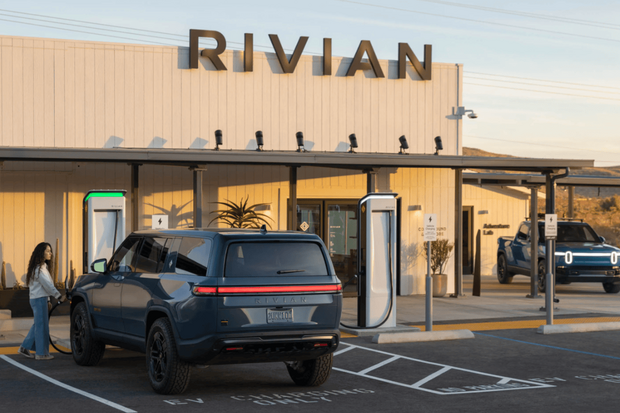 Rivian otevírá první nabíječku elektromobilům jiných značek 