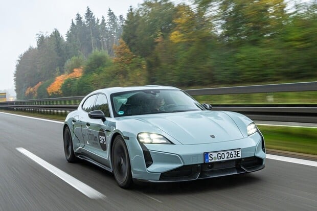 Důkaz místo slibů: elektrické Porsche ujelo 1 111 km za den a ještě šetřilo