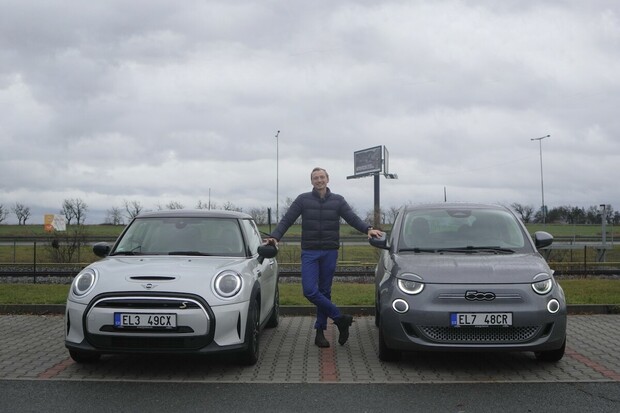 Fiat 500e vs. Mini Cooper SE