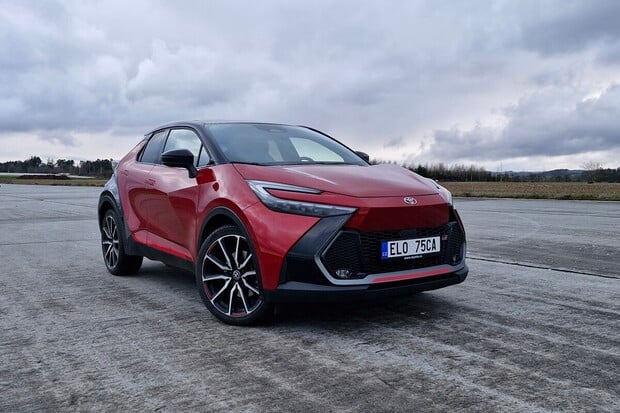 Právě testujeme plug-in hybridní Toyotu C-HR GR Sport