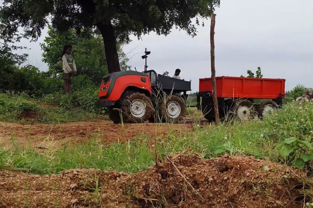 Farmrobo iMog je autonomní traktůrek, který za vás udělá spoustu práce