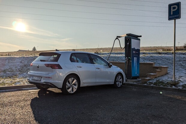 Testujeme reálnou spotřebu Volkswagenu Golf eHybrid