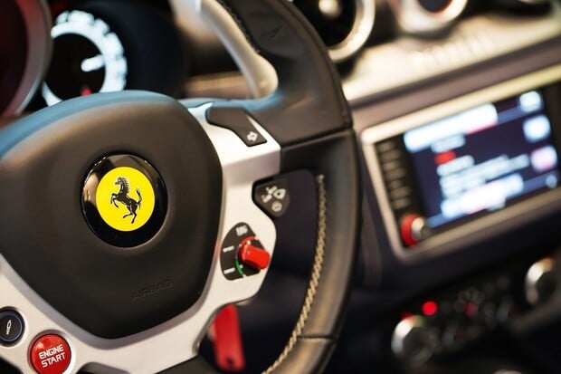 Elektrické Ferrari spatřeno při testech v běžném provozu. Co na něj říkáte?